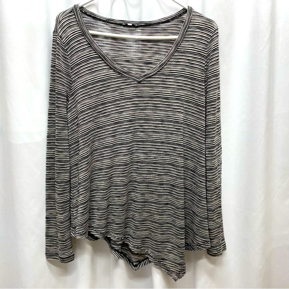 Splendid Womens large v-neck striped asymmetrical long sleeve shirt black white